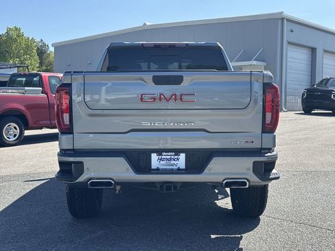 Used 2024 GMC Sierra 1500 AT4 w/ Technology Package image 9