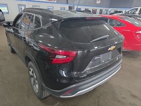 Certified 2024 Chevrolet Trax LT FWD image 4