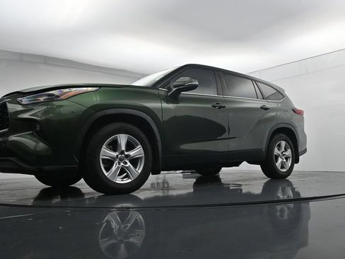Used 2023 Toyota Highlander LE FWD image 37