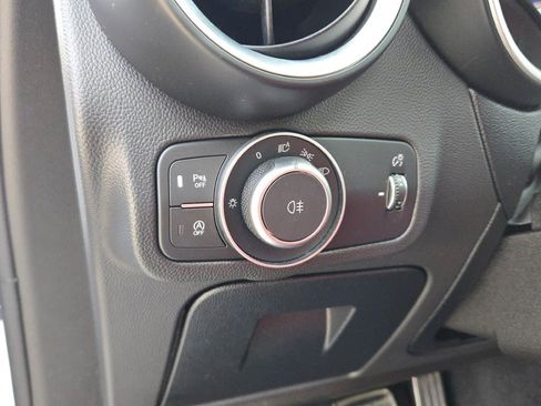 Used 2022 Alfa Romeo Stelvio Veloce image 25