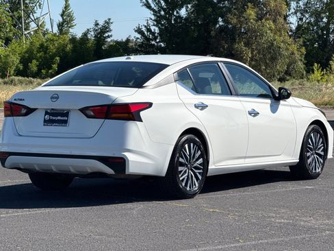 Used 2025 Nissan Altima 2.5 SV FWD image 4