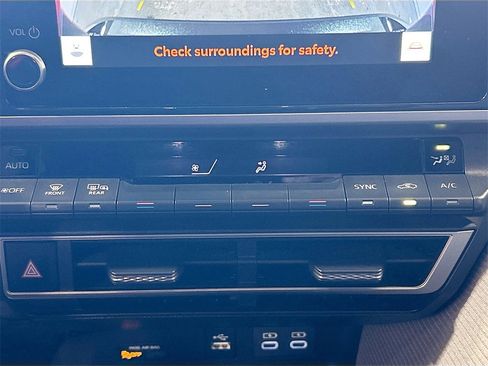 Used 2025 Toyota Camry LE image 13