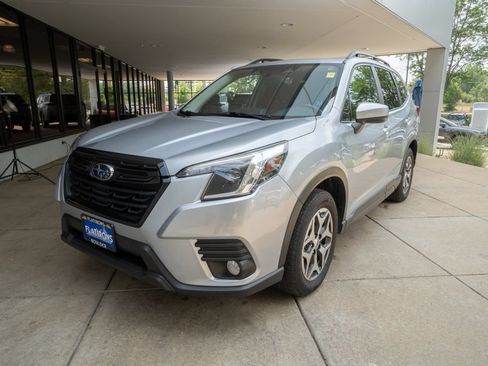 Used 2022 Subaru Forester Premium AWD/4WD image 3
