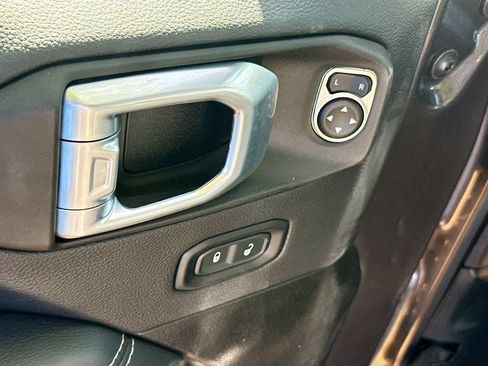 Used 2023 Jeep Wrangler Unlimited Sahara AWD/4WD image 18