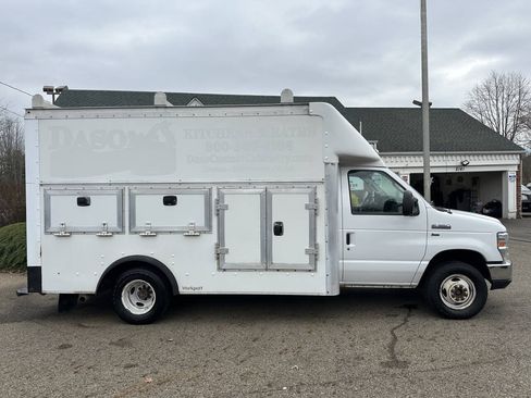 Used 2016 Ford E-350 and Econoline 350 Super Duty w/ Power Windows & Locks Group RWD image 8