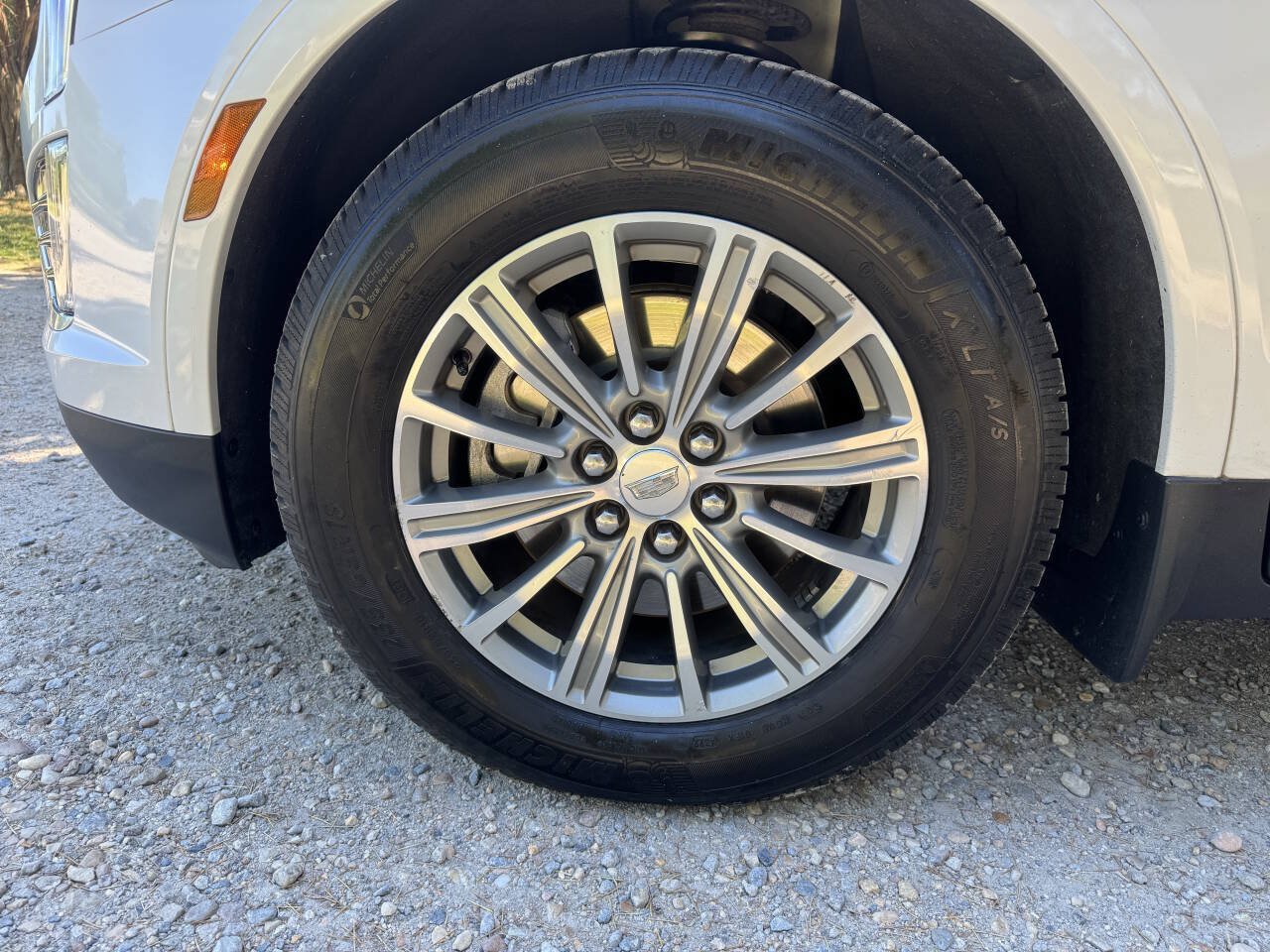 Used 2017 Cadillac XT5 Luxury w/ Driver Awareness Package FWD image 10