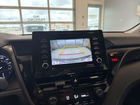 Used 2021 Toyota Camry SE AWD/4WD image 2