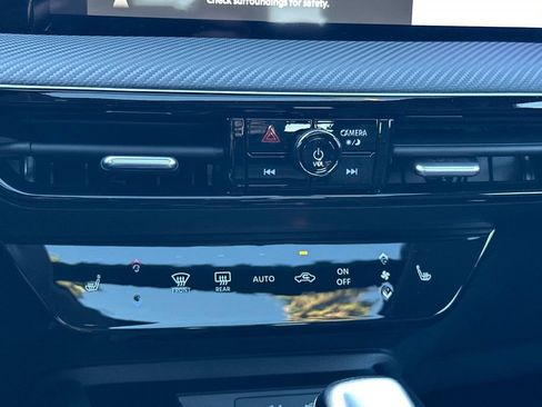 New 2026 Nissan Kicks SR w/ Cold Weather Package image 18