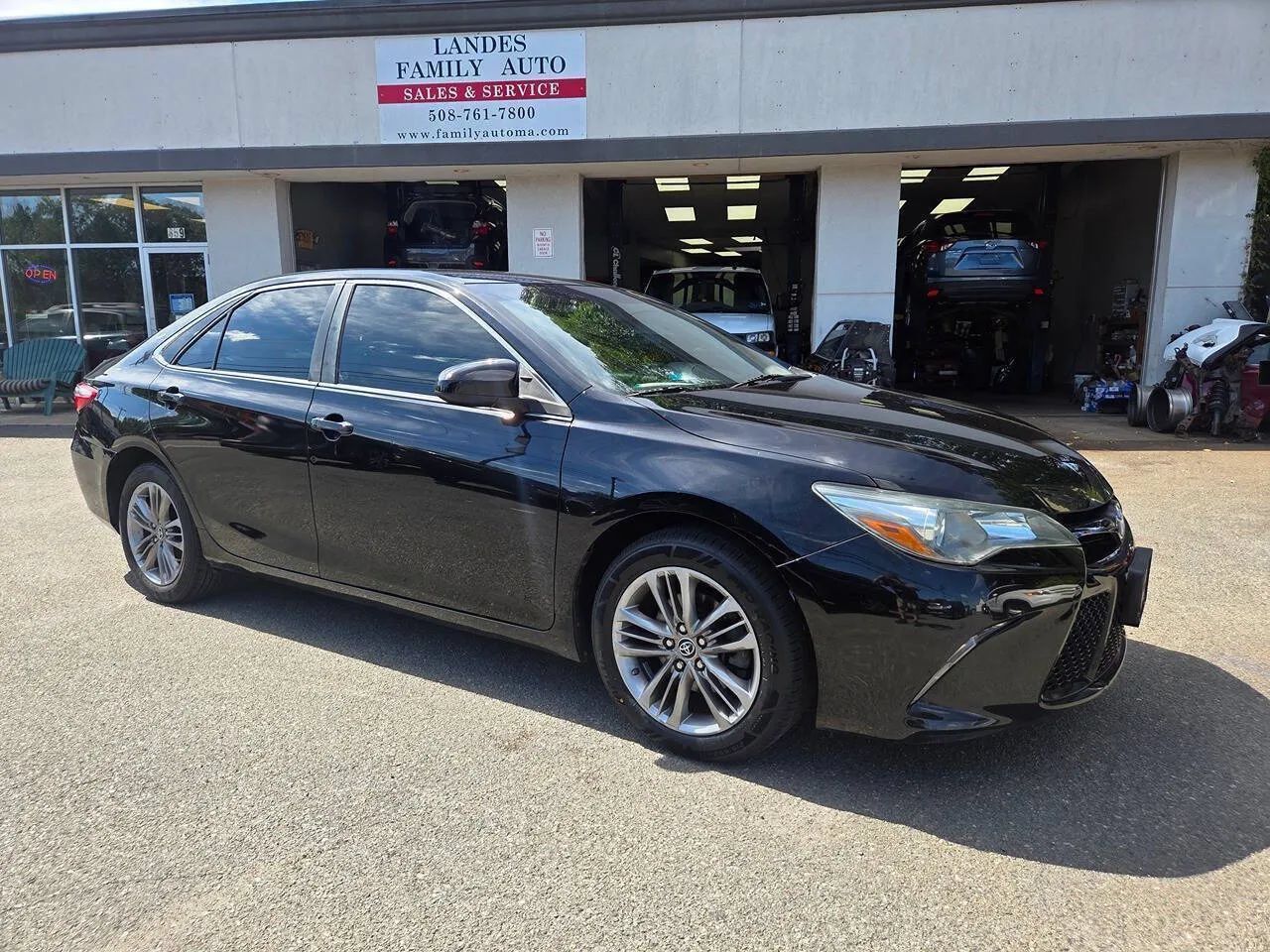 Used 2015 Toyota Camry SE FWD image 21
