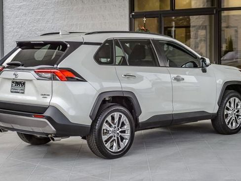 Used 2020 Toyota RAV4 Limited image 9