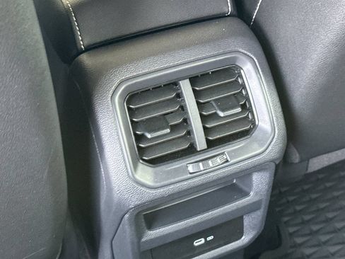 Used 2022 Volkswagen Taos SE AWD/4WD image 13