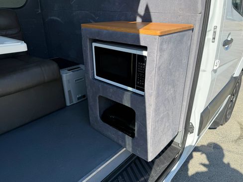 Used 2013 Freightliner Sprinter 2500 RWD image 24