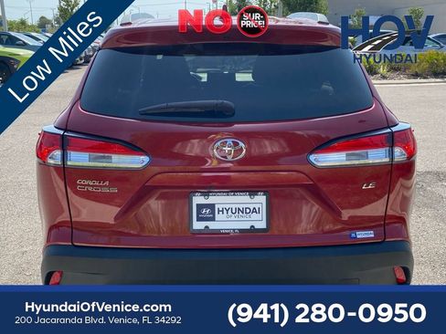 Used 2024 Toyota Corolla Cross LE w/ Moonroof Package FWD image 38