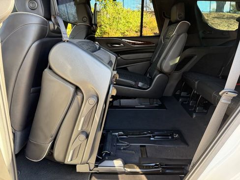 Used 2021 Cadillac Escalade Premium Luxury Platinum image 40