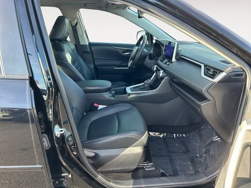Used 2023 Toyota RAV4 XLE Premium image 10