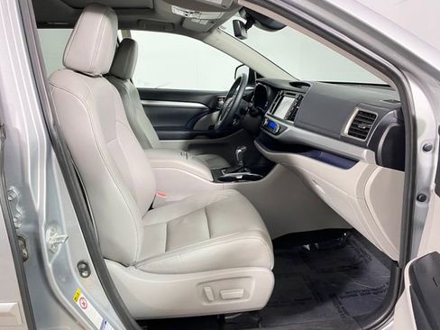 Used 2018 Toyota Highlander XLE image 9