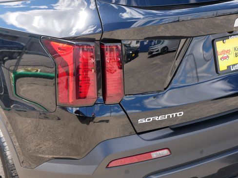 Certified 2023 Kia Sorento X-Line EX AWD/4WD image 17