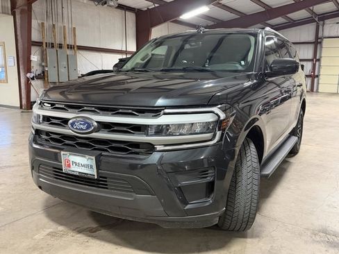 Used 2024 Ford Expedition XLT image 3