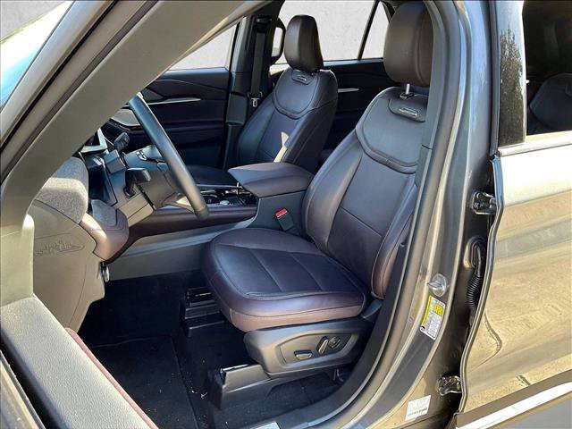 Used 2025 Ford Explorer Platinum RWD image 23