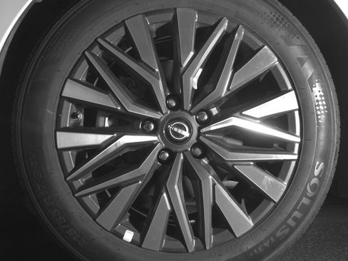 Used 2025 Nissan Altima 2.5 SV FWD image 12