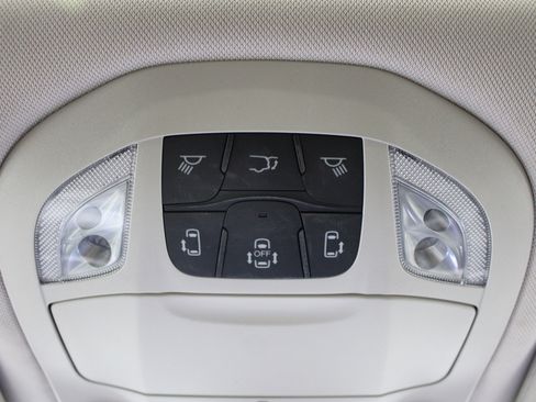 Used 2023 Chrysler Pacifica Limited FWD image 18
