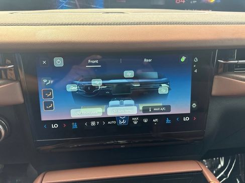 Used 2025 Lincoln Navigator Reserve AWD/4WD image 10