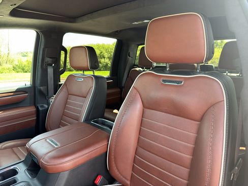 Used 2025 GMC Sierra 2500 Denali Ultimate AWD/4WD image 18