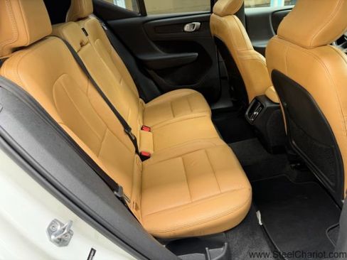 Used 2019 Volvo XC40 T5 Momentum image 17