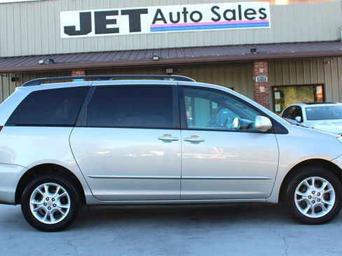 Used 2005 Toyota Sienna XLE image 8