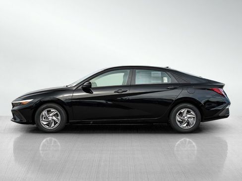 New 2026 Hyundai Elantra SE FWD image 4