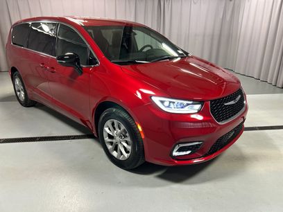 New 2026 Chrysler Pacifica Select
