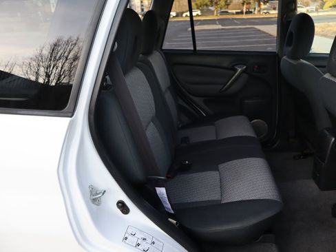 Used 2005 Toyota RAV4 4WD image 21