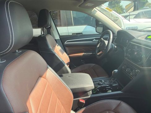 Used 2023 Volkswagen Atlas SEL Premium AWD/4WD image 4