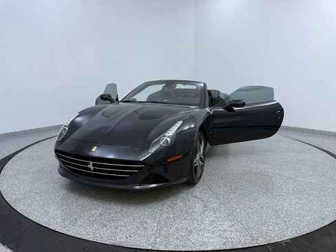 Used 2017 Ferrari California T image 13