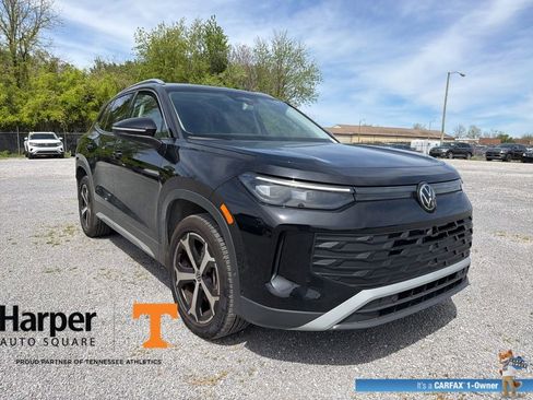 Used 2025 Volkswagen Tiguan SE w/ Panoramic Sunroof Package image 7