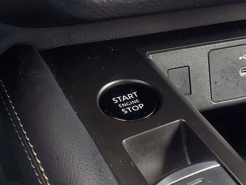 Used 2025 Nissan Kicks SV AWD/4WD image 19