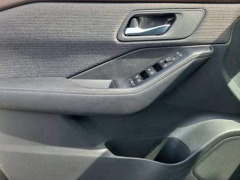 Used 2023 Nissan Rogue SV FWD image 18
