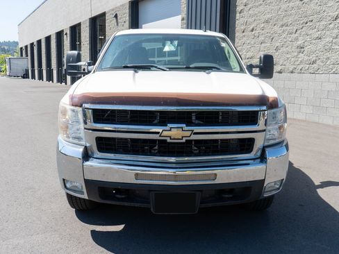 Used 2009 Chevrolet Silverado 2500 W/T AWD/4WD image 2
