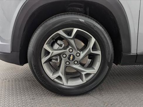 Used 2025 Chevrolet Trax LT FWD image 29