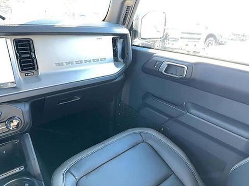 New 2025 Ford Bronco Outer Banks w/ Sasquatch Package image 13