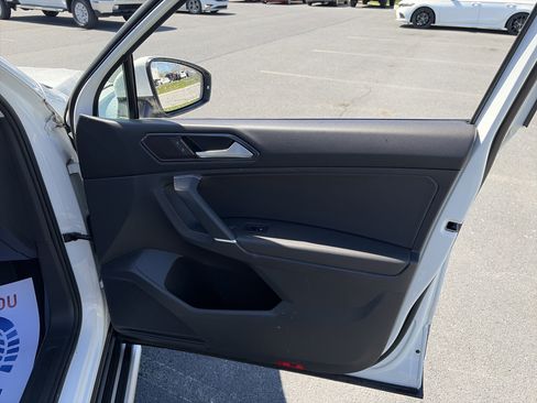 Used 2018 Volkswagen Tiguan SEL w/ 3rd Row Seat Package image 31