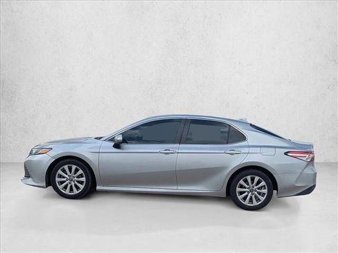 Used 2019 Toyota Camry LE FWD image 8