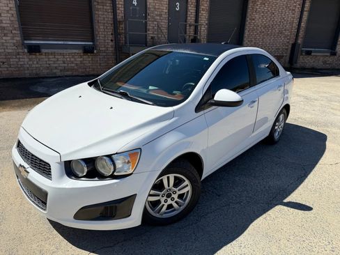 Used 2015 Chevrolet Sonic LT image 2