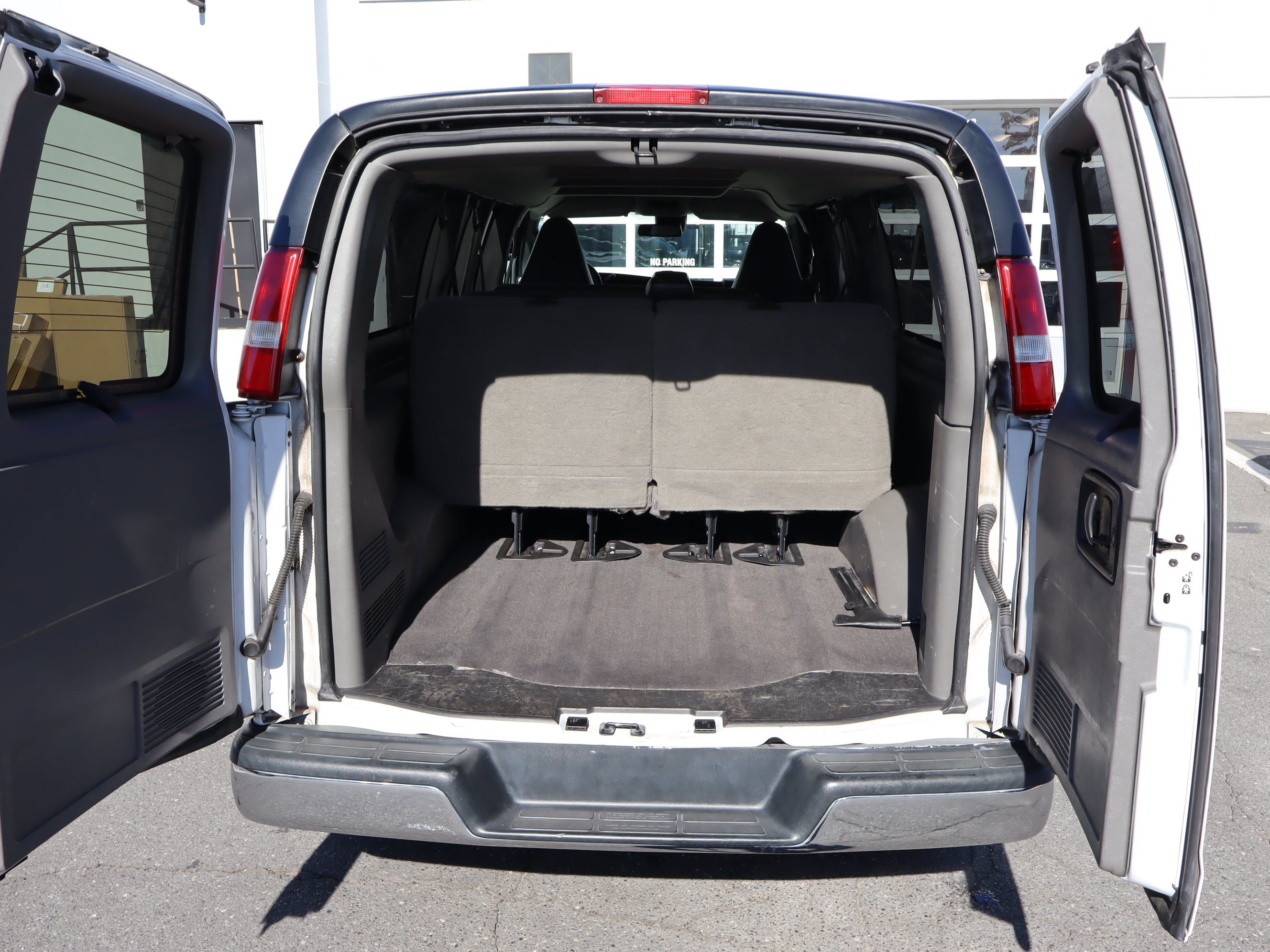Used 2020 Chevrolet Express 3500 LT w/ LT Preferred Equipment Group RWD image 29