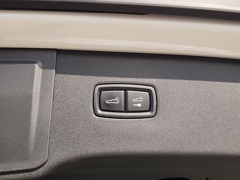 Used 2024 Porsche Cayenne image 41