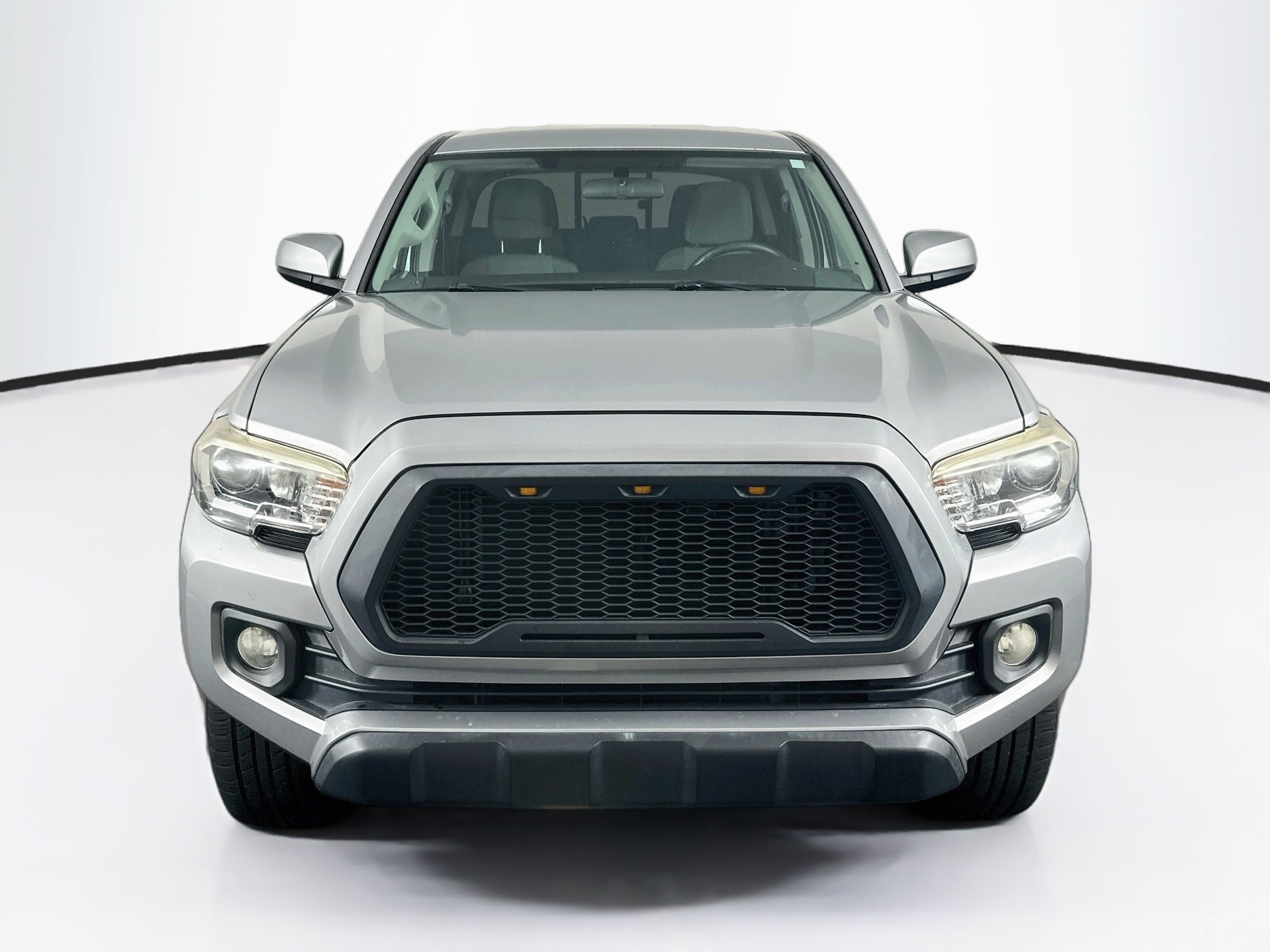 Used 2016 Toyota Tacoma SR5 w/ Towing Package RWD image 2