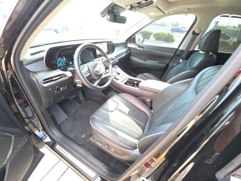 Used 2025 Hyundai Palisade Limited FWD image 12