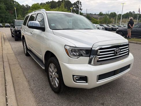 Used 2020 Toyota Sequoia Platinum AWD/4WD image 4