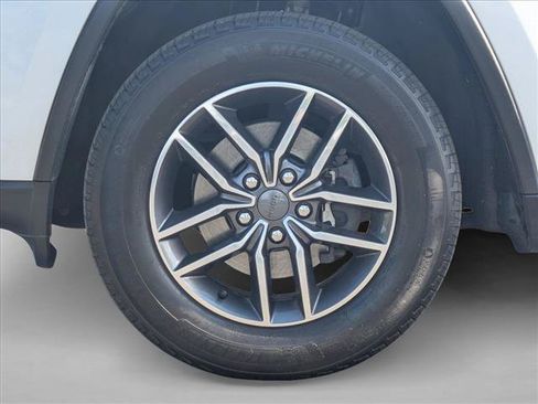 Used 2019 Jeep Grand Cherokee Limited AWD/4WD image 25