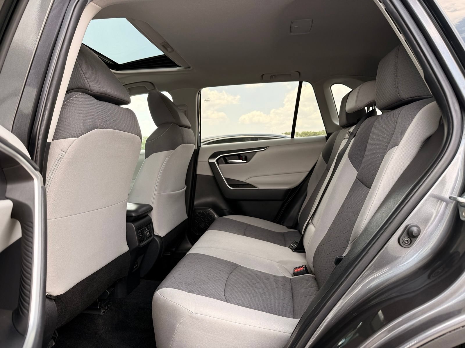 Used 2023 Toyota RAV4 XLE w/ Convenience Package FWD image 16